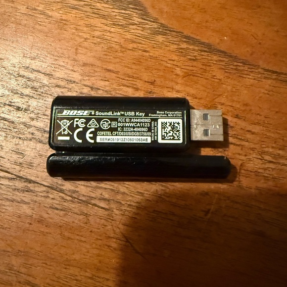 Bose Cream Wave Music System with Accessories - Picture 11 of 11